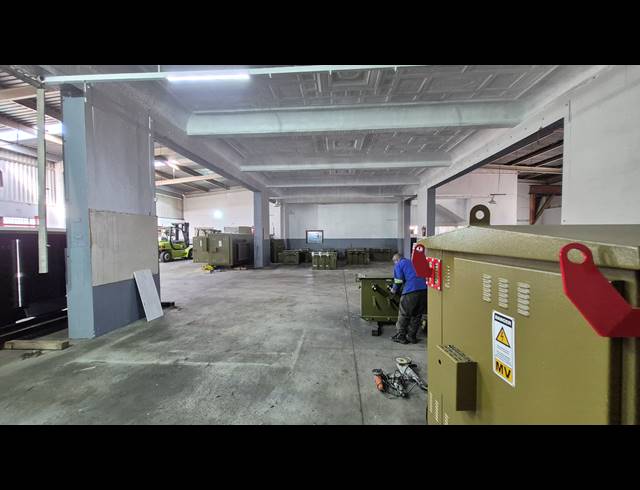 2,100M² FACTORY FOR SALE IN BOKSBURG EAST